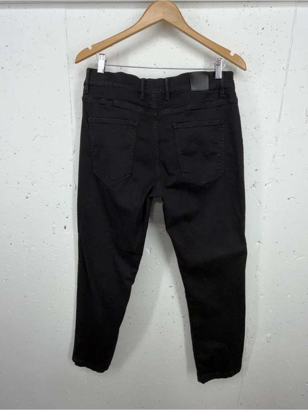MUGSY Men’s size 34 x 29 Black Out Relaxed Fit Stretch Jeans